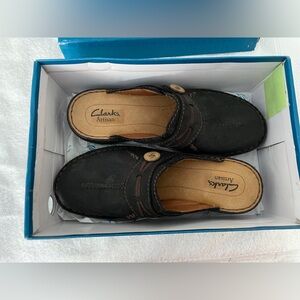 Clarks Artisan Black and Brown Women’s Loafers